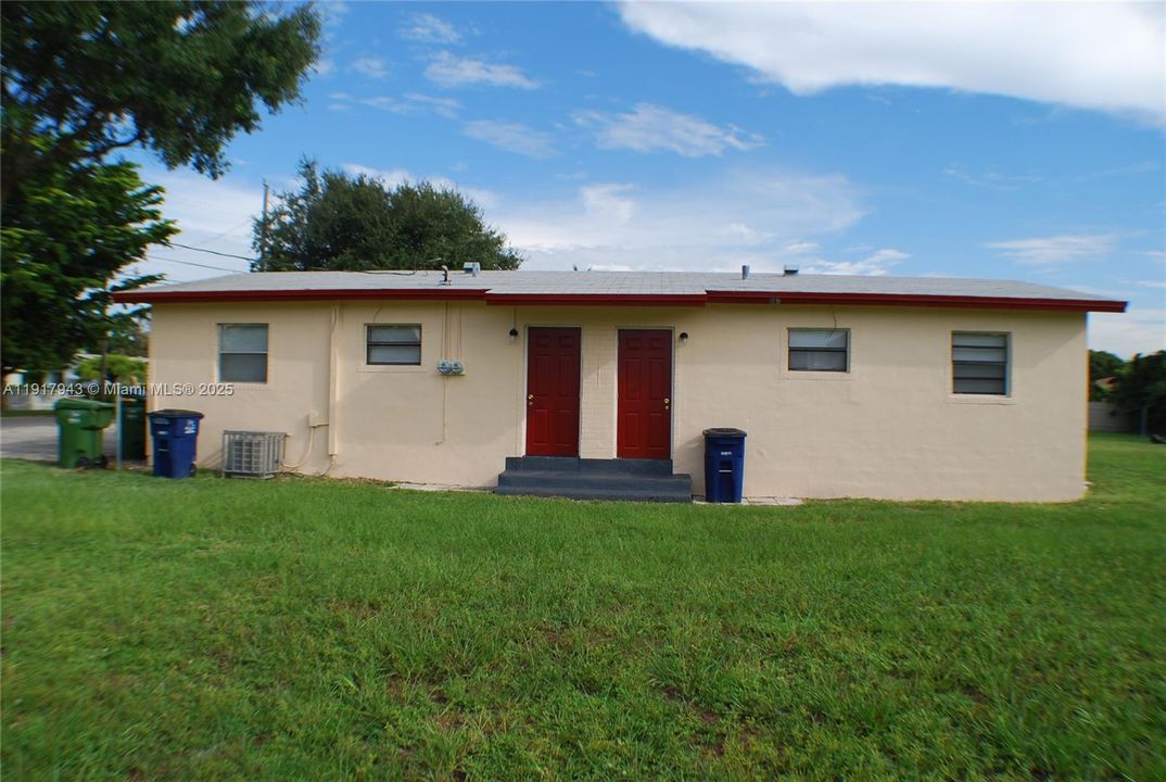 For Rent: $1,700 (2 beds, 1 baths, 1290 Square Feet)