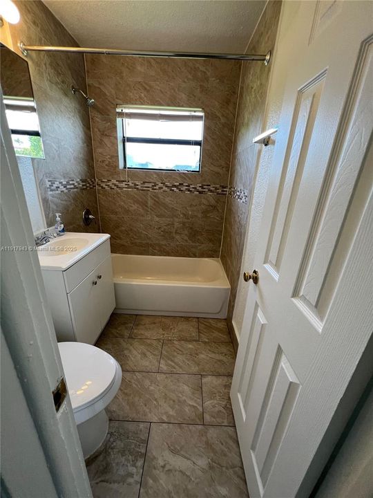 For Rent: $1,700 (2 beds, 1 baths, 1290 Square Feet)