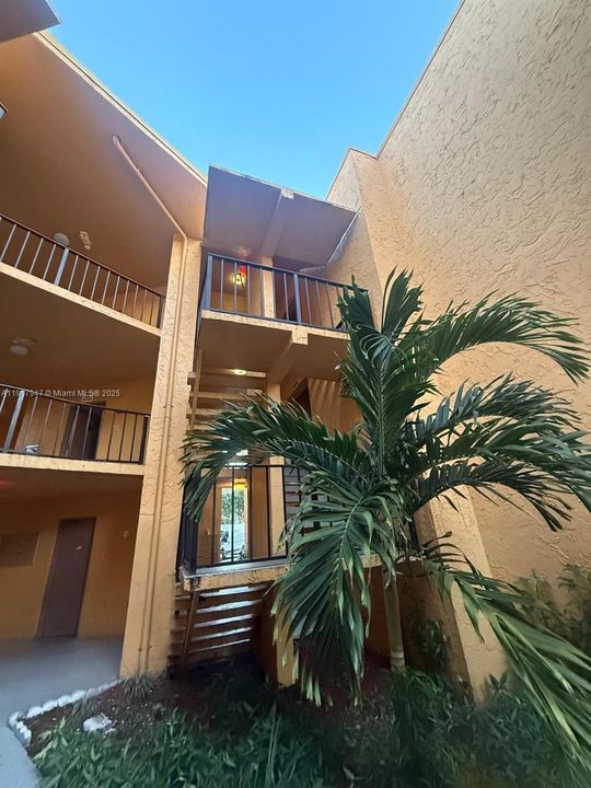 For Rent: $1,900 (2 beds, 2 baths, 1290 Square Feet)