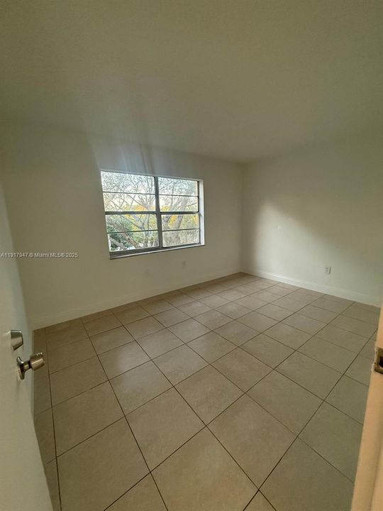 For Rent: $1,900 (2 beds, 2 baths, 1290 Square Feet)