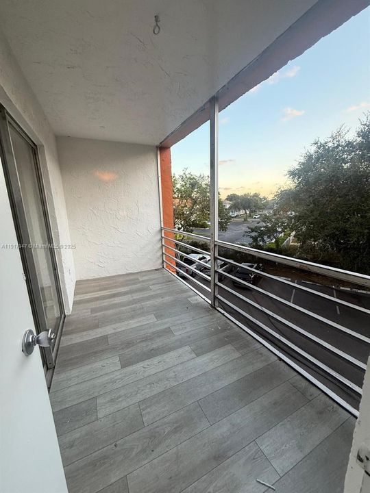 For Rent: $1,900 (2 beds, 2 baths, 1290 Square Feet)