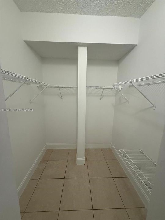 For Rent: $1,900 (2 beds, 2 baths, 1290 Square Feet)