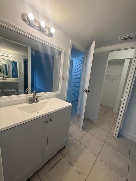 For Rent: $1,900 (2 beds, 2 baths, 1290 Square Feet)