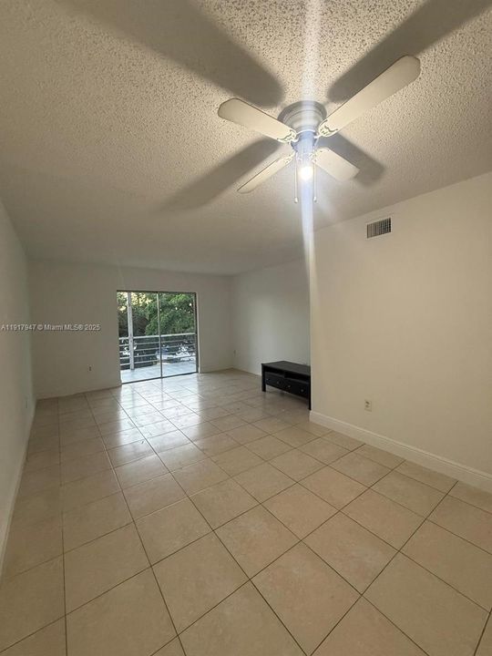 For Rent: $1,900 (2 beds, 2 baths, 1290 Square Feet)