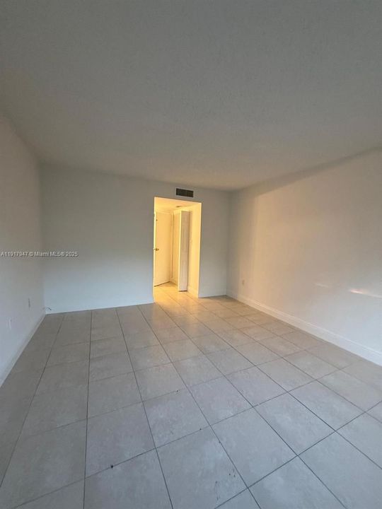 For Rent: $1,900 (2 beds, 2 baths, 1290 Square Feet)