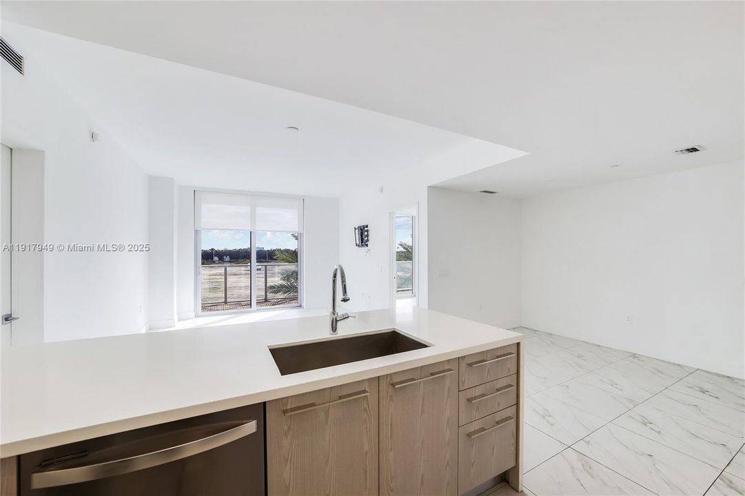 For Rent: $3,050 (2 beds, 2 baths, 1050 Square Feet)