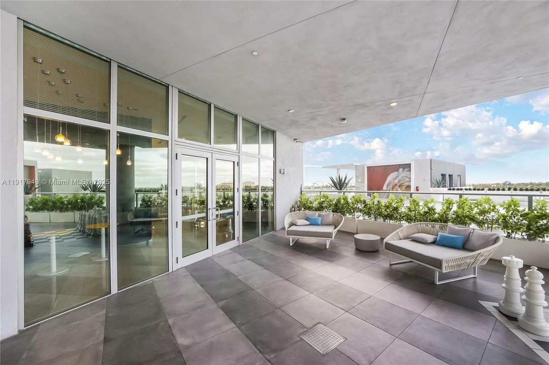 For Rent: $3,050 (2 beds, 2 baths, 1050 Square Feet)