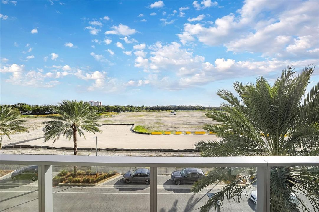 For Rent: $3,050 (2 beds, 2 baths, 1050 Square Feet)