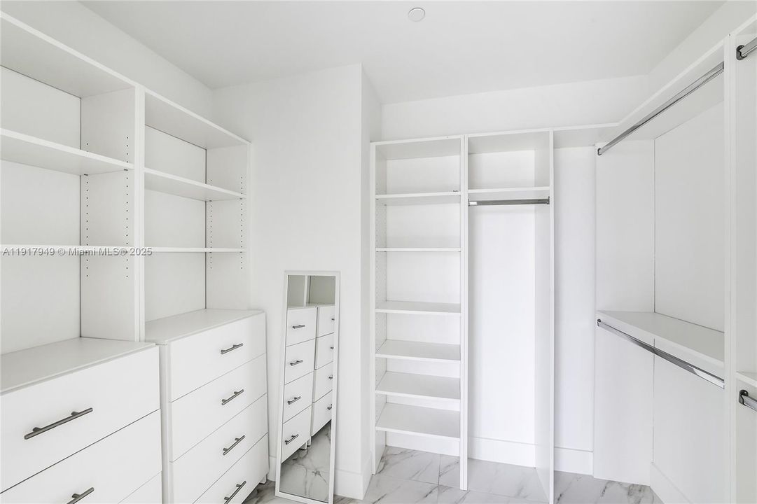 For Rent: $3,050 (2 beds, 2 baths, 1050 Square Feet)