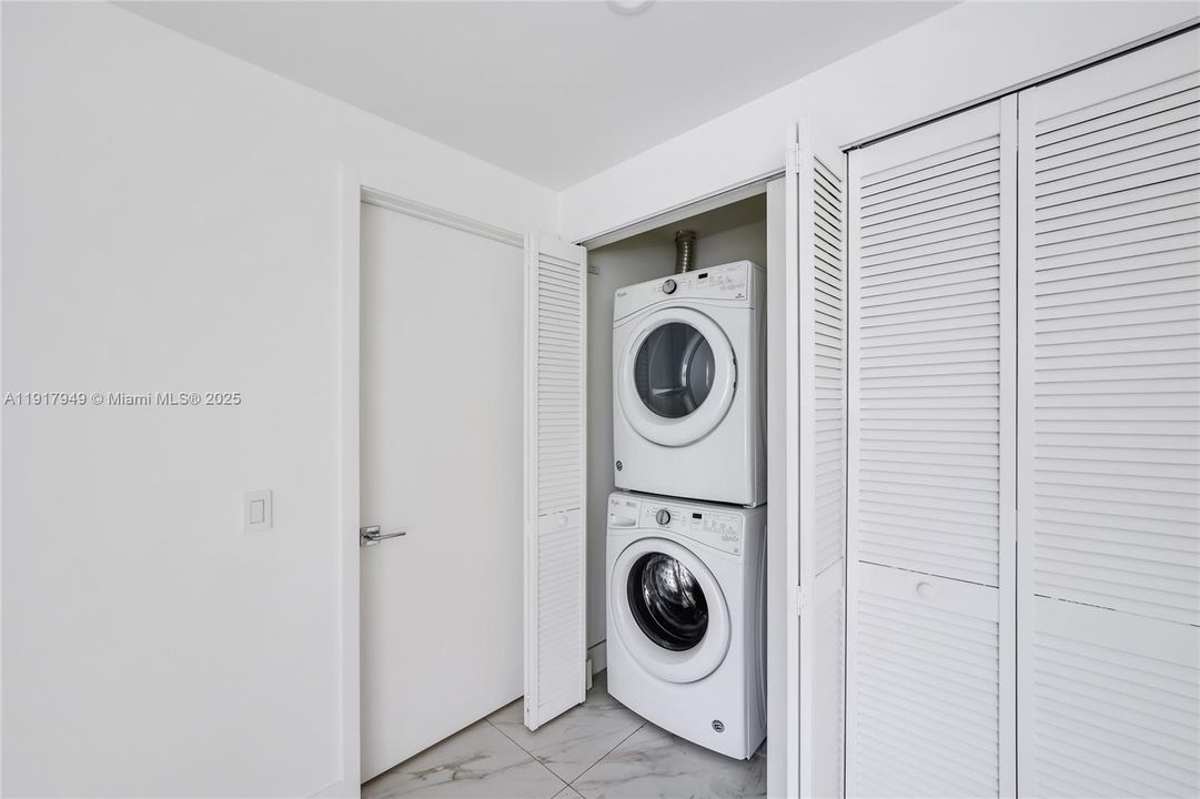 For Rent: $3,050 (2 beds, 2 baths, 1050 Square Feet)