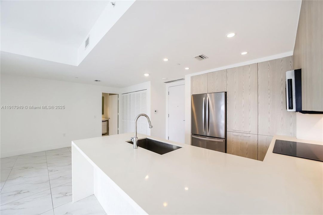 For Rent: $3,050 (2 beds, 2 baths, 1050 Square Feet)