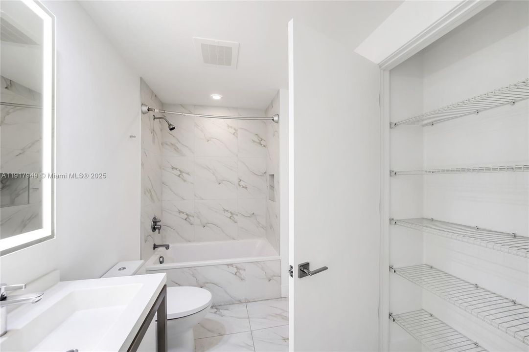 For Rent: $3,050 (2 beds, 2 baths, 1050 Square Feet)