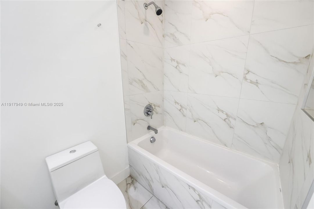 For Rent: $3,050 (2 beds, 2 baths, 1050 Square Feet)