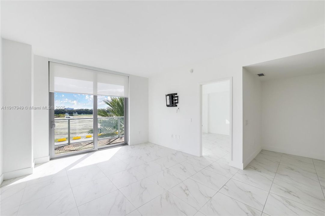 For Rent: $3,050 (2 beds, 2 baths, 1050 Square Feet)