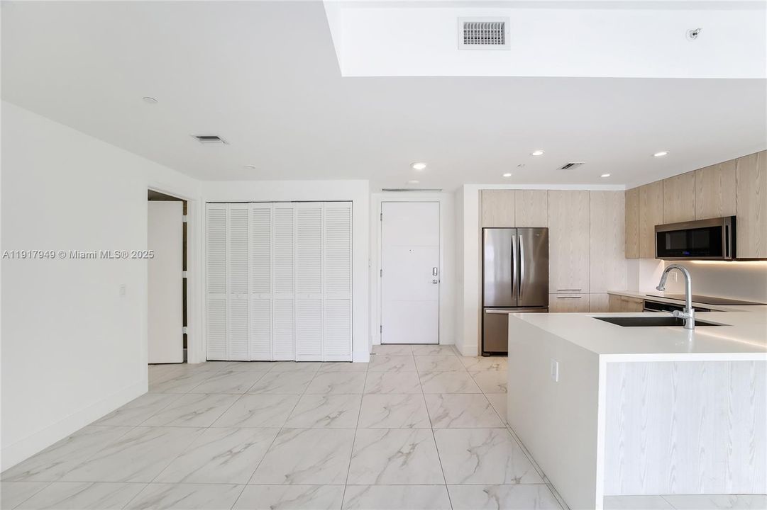 For Rent: $3,050 (2 beds, 2 baths, 1050 Square Feet)