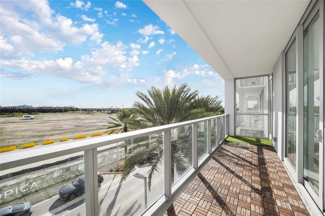 For Rent: $3,050 (2 beds, 2 baths, 1050 Square Feet)