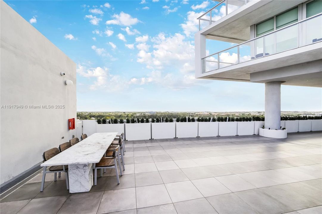 For Rent: $3,050 (2 beds, 2 baths, 1050 Square Feet)