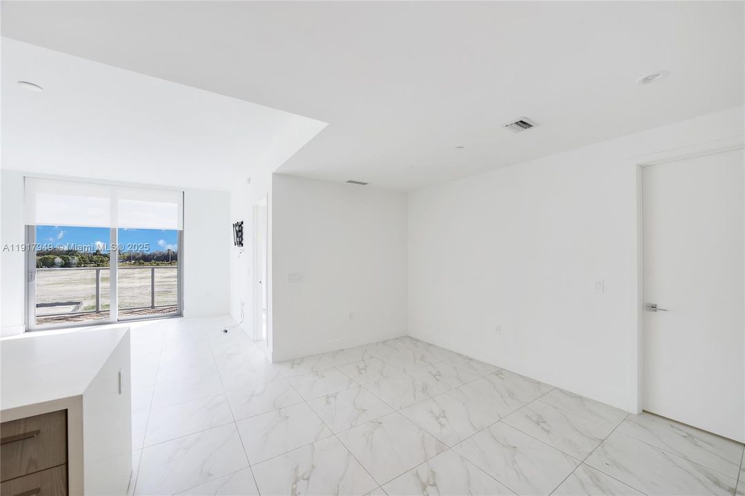 For Rent: $3,050 (2 beds, 2 baths, 1050 Square Feet)