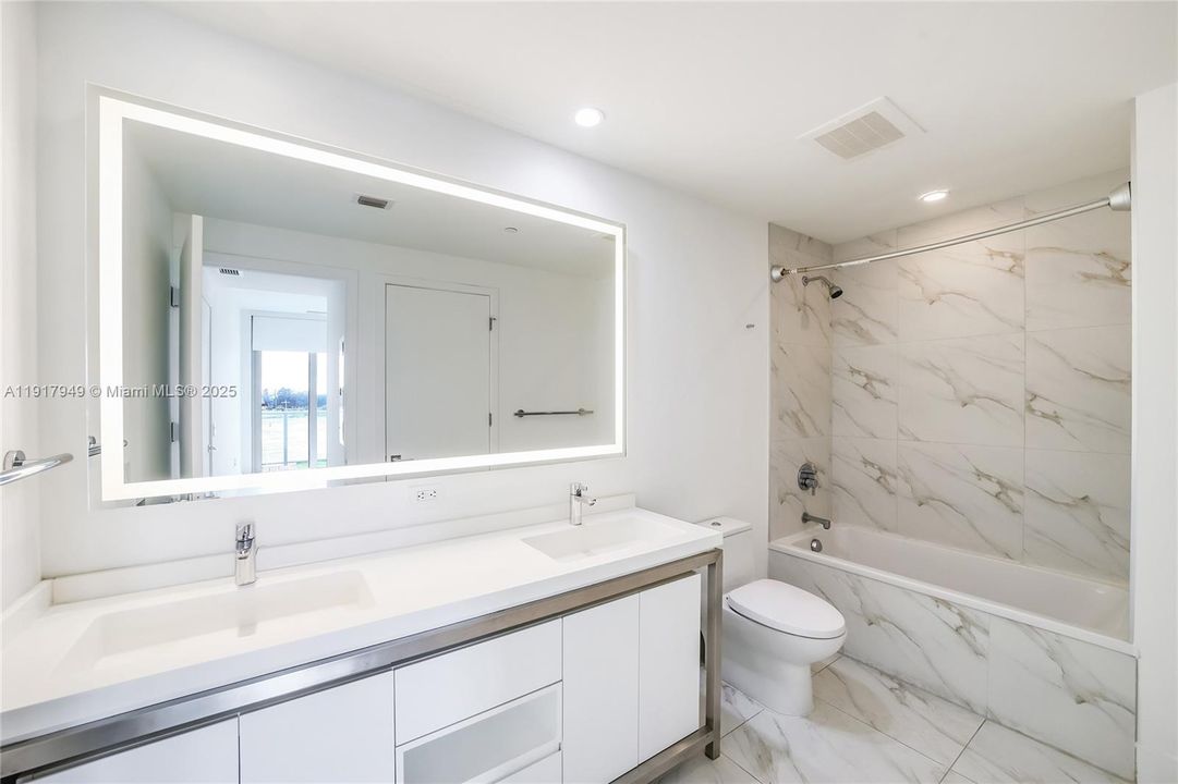 For Rent: $3,050 (2 beds, 2 baths, 1050 Square Feet)