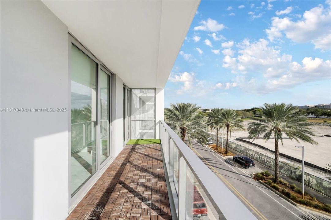 For Rent: $3,050 (2 beds, 2 baths, 1050 Square Feet)