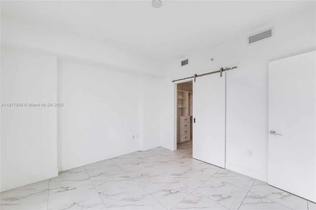 For Rent: $3,050 (2 beds, 2 baths, 1050 Square Feet)