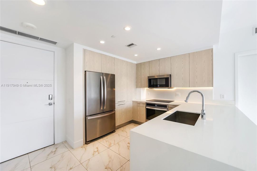 For Rent: $3,050 (2 beds, 2 baths, 1050 Square Feet)