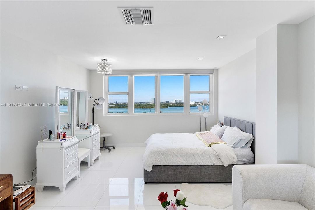 На продажу: $1,799,000 (2 спален, 2 ванн, 1447 Квадратных фут)