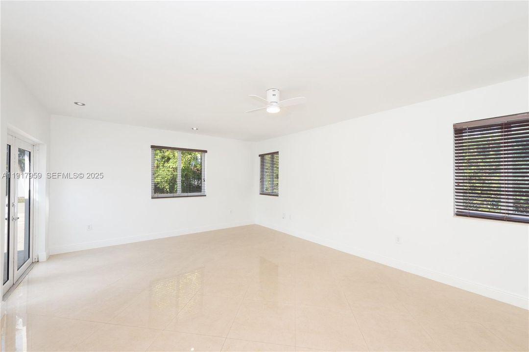 В аренду: $6,000 (4 спален, 3 ванн, 3021 Квадратных фут)