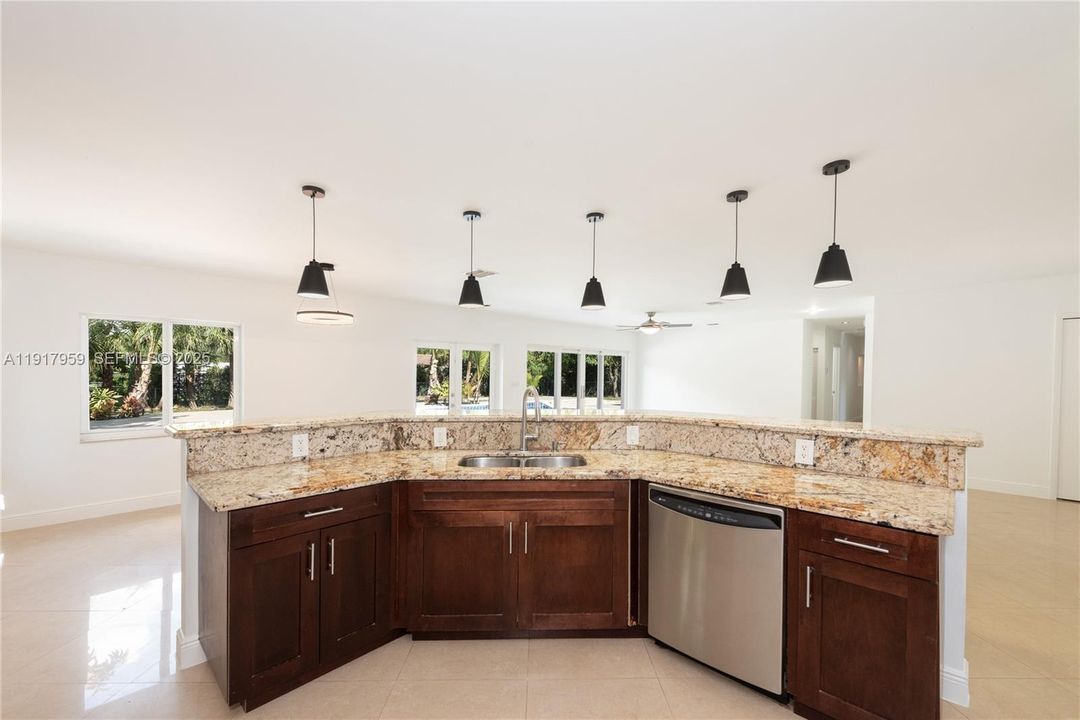 В аренду: $6,000 (4 спален, 3 ванн, 3021 Квадратных фут)