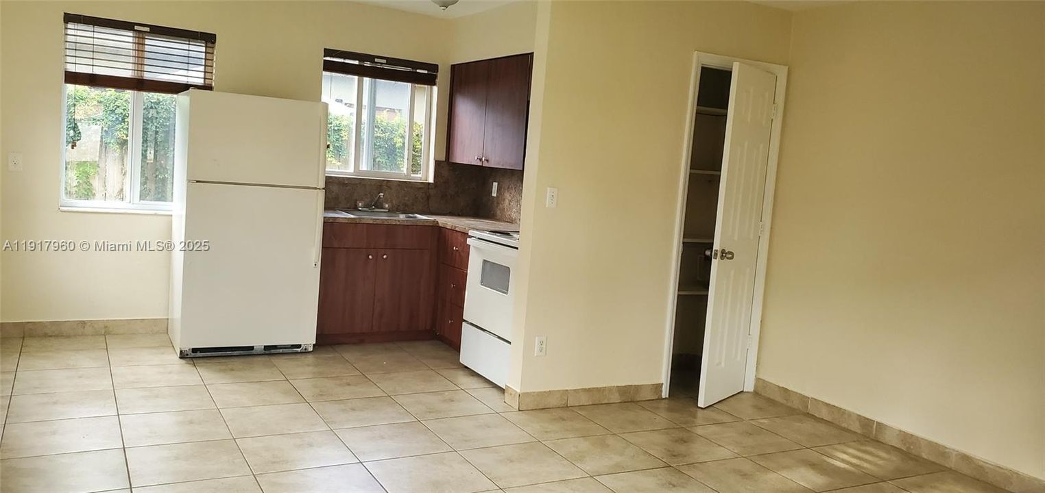 合同活跃: $1,600 (1 贝兹, 1 浴室, 0 平方英尺)