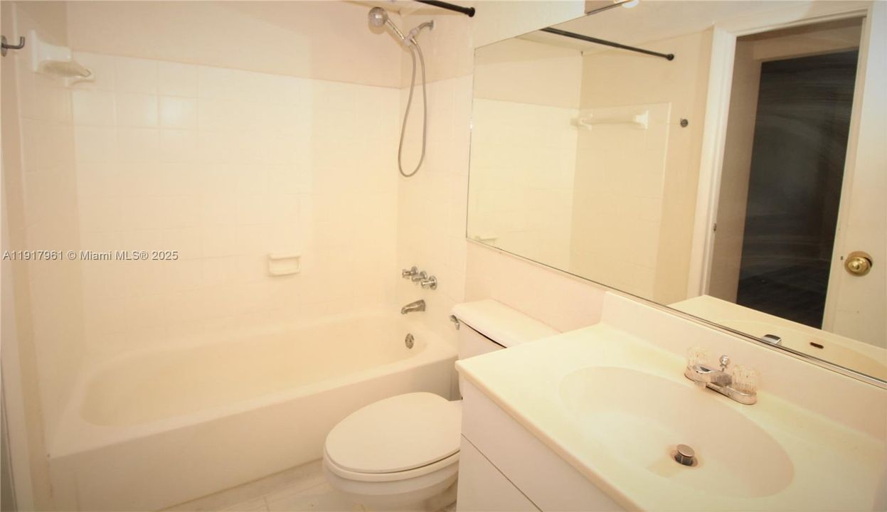 For Rent: $1,600 (1 beds, 1 baths, 710 Square Feet)