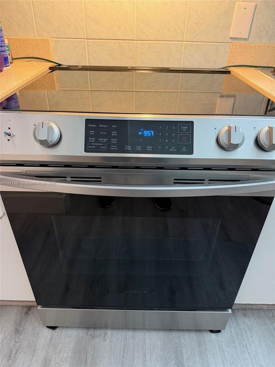 For Rent: $1,600 (1 beds, 1 baths, 710 Square Feet)