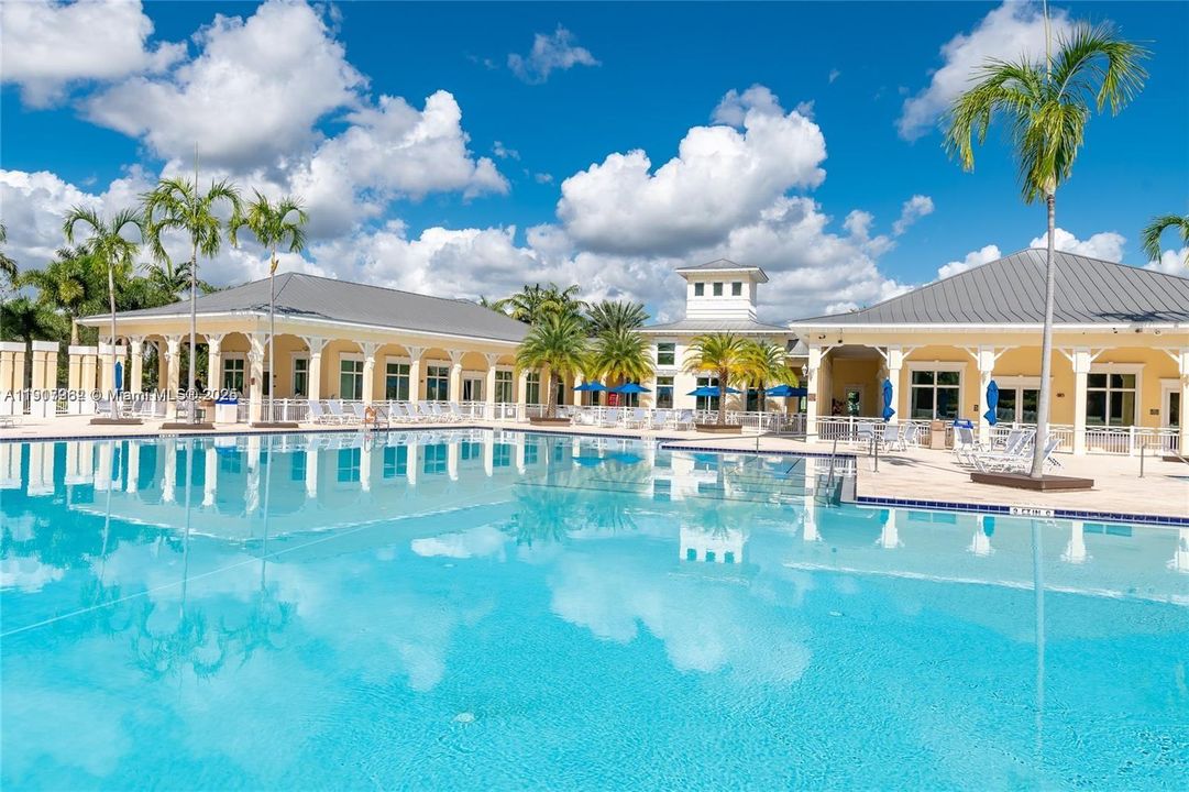 Active With Contract: $2,400 (3 beds, 2 baths, 1386 Square Feet)