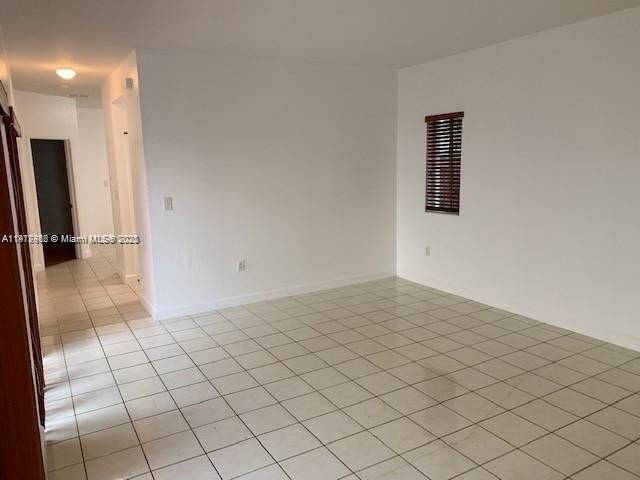 Active With Contract: $2,400 (3 beds, 2 baths, 1386 Square Feet)