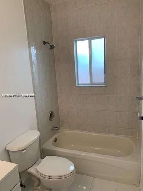 Active With Contract: $2,400 (3 beds, 2 baths, 1386 Square Feet)