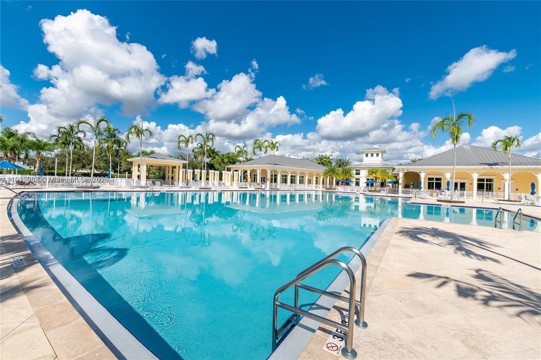 Active With Contract: $2,400 (3 beds, 2 baths, 1386 Square Feet)