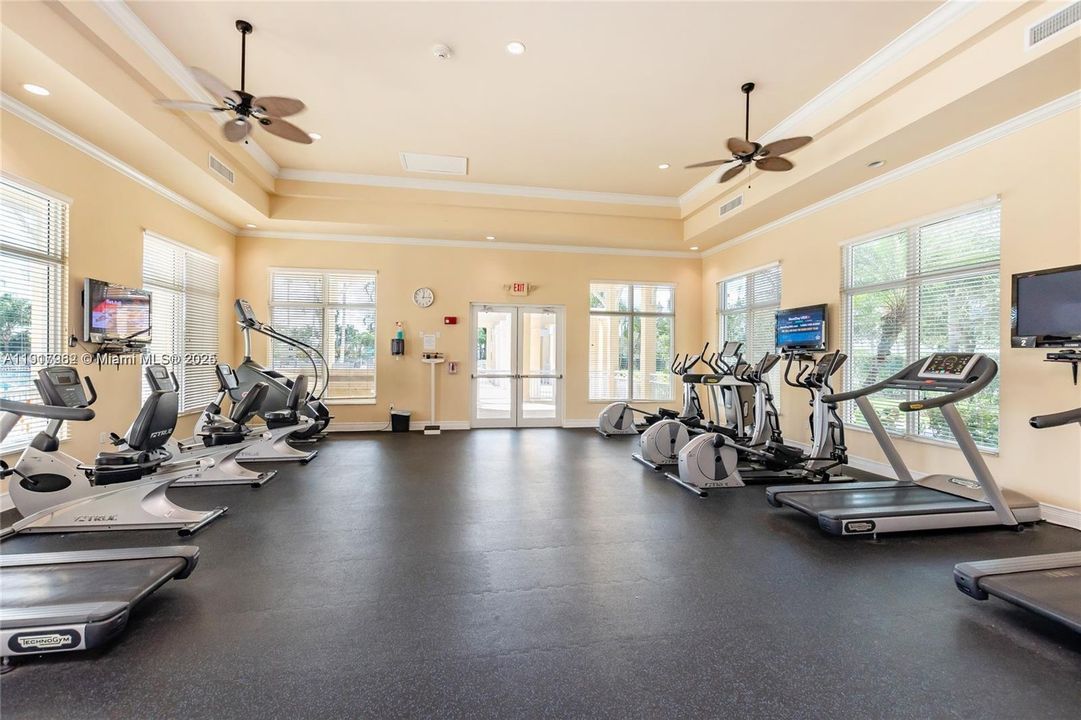 Active With Contract: $2,400 (3 beds, 2 baths, 1386 Square Feet)