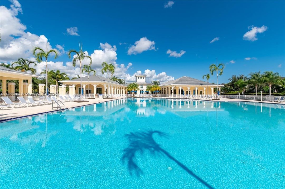 Active With Contract: $2,400 (3 beds, 2 baths, 1386 Square Feet)