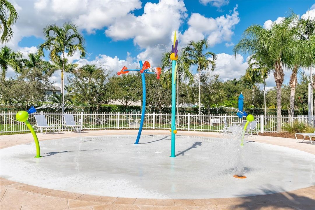 Active With Contract: $2,400 (3 beds, 2 baths, 1386 Square Feet)