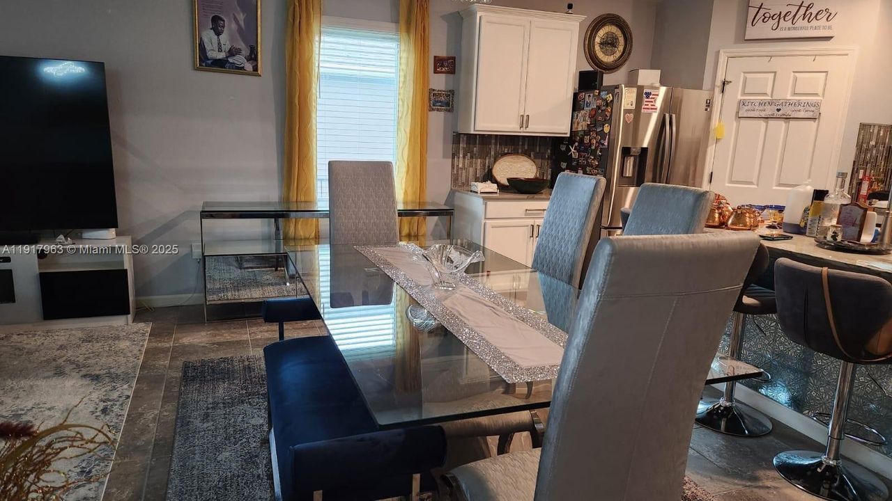 待售: $409,000 (4 贝兹, 2 浴室, 1934 平方英尺)