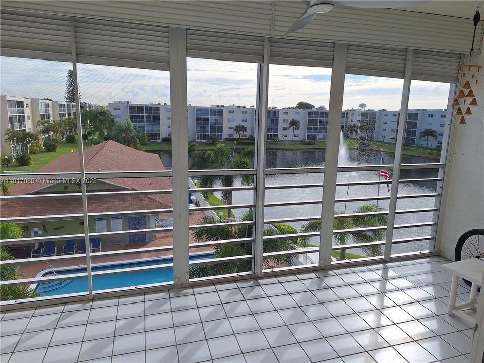 For Sale: $249,900 (2 beds, 2 baths, 1144 Square Feet)