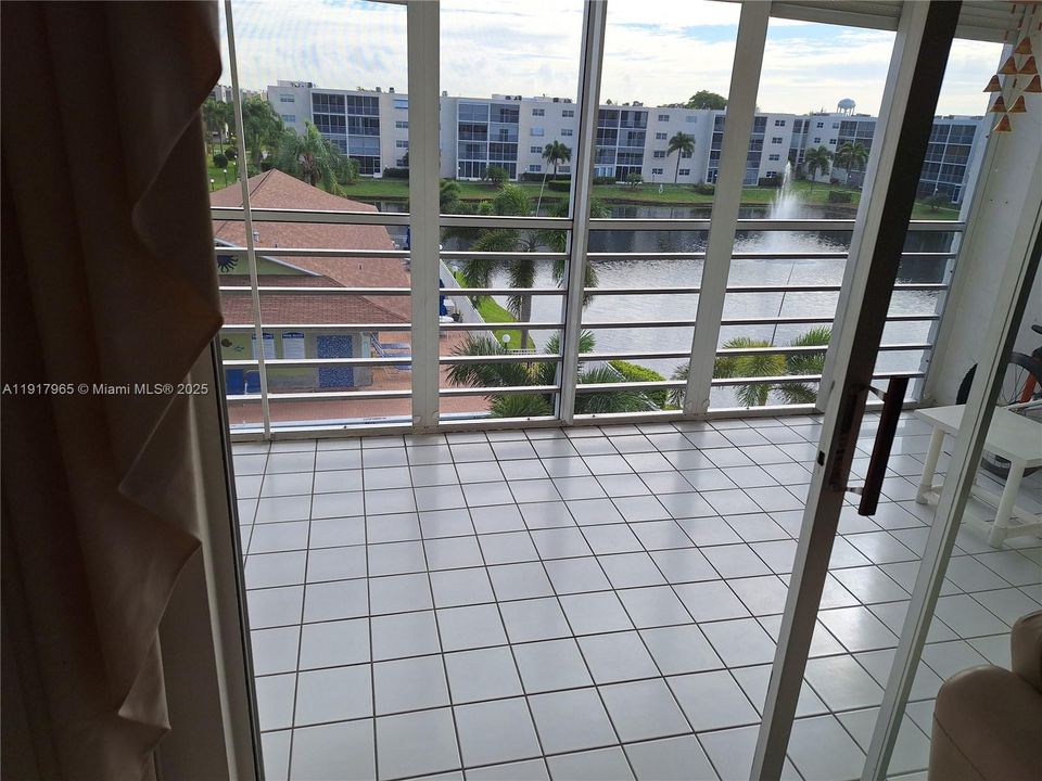 For Sale: $249,900 (2 beds, 2 baths, 1144 Square Feet)