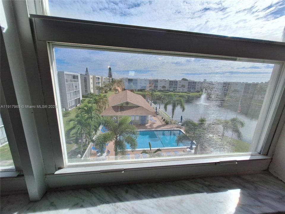 For Sale: $249,900 (2 beds, 2 baths, 1144 Square Feet)