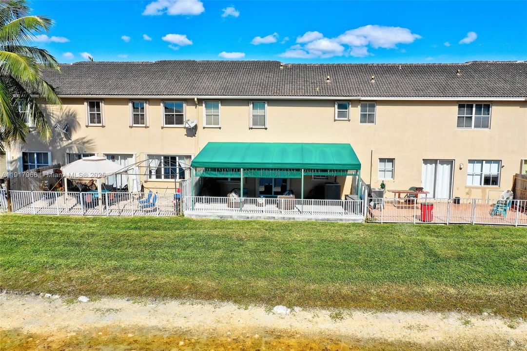 待售: $599,995 (4 贝兹, 3 浴室, 2096 平方英尺)