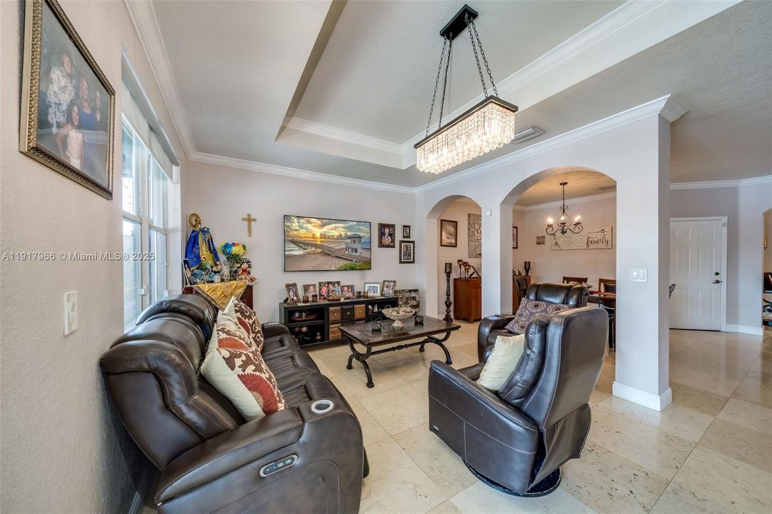 待售: $599,995 (4 贝兹, 3 浴室, 2096 平方英尺)