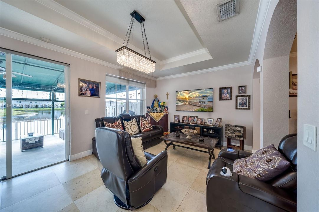 待售: $599,995 (4 贝兹, 3 浴室, 2096 平方英尺)