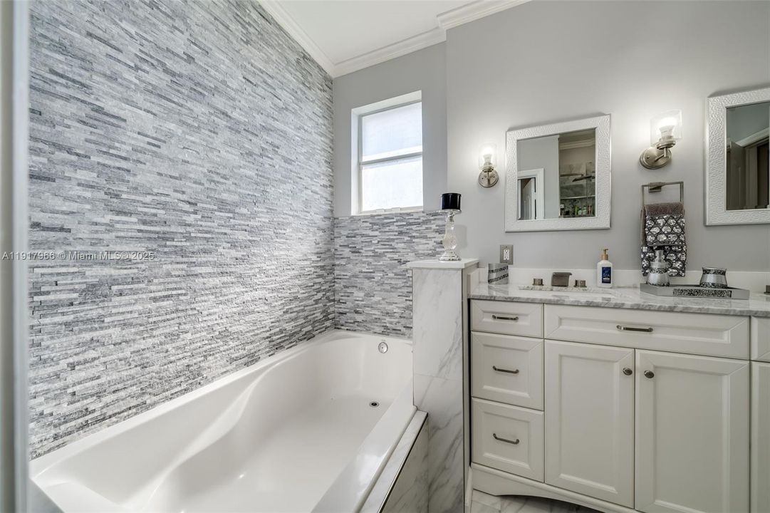 待售: $599,995 (4 贝兹, 3 浴室, 2096 平方英尺)