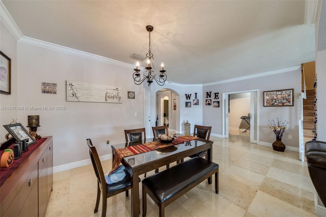 待售: $599,995 (4 贝兹, 3 浴室, 2096 平方英尺)