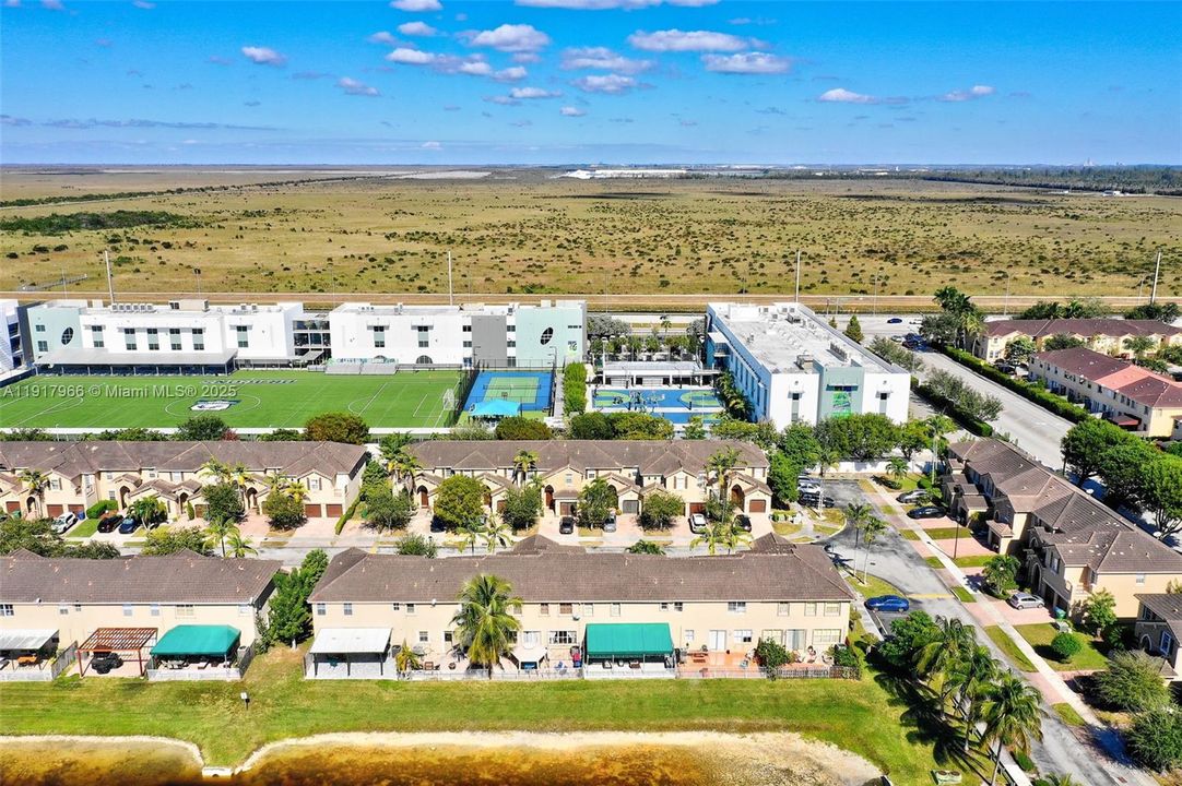 待售: $599,995 (4 贝兹, 3 浴室, 2096 平方英尺)