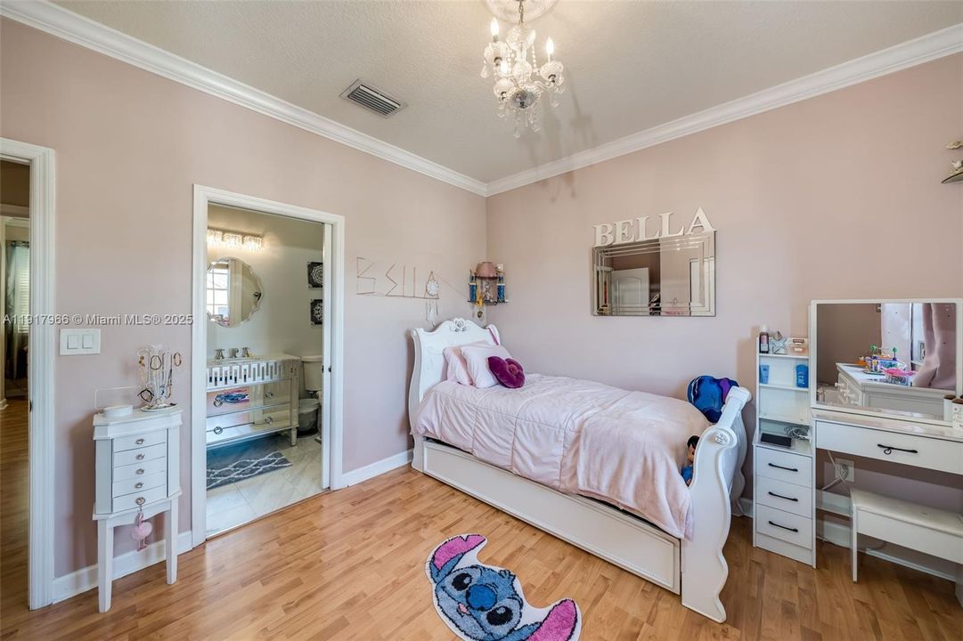 待售: $599,995 (4 贝兹, 3 浴室, 2096 平方英尺)